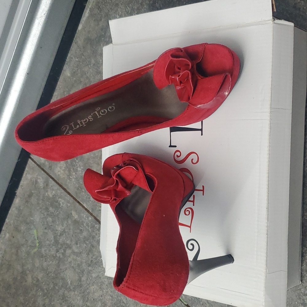 2 Lips Too heels